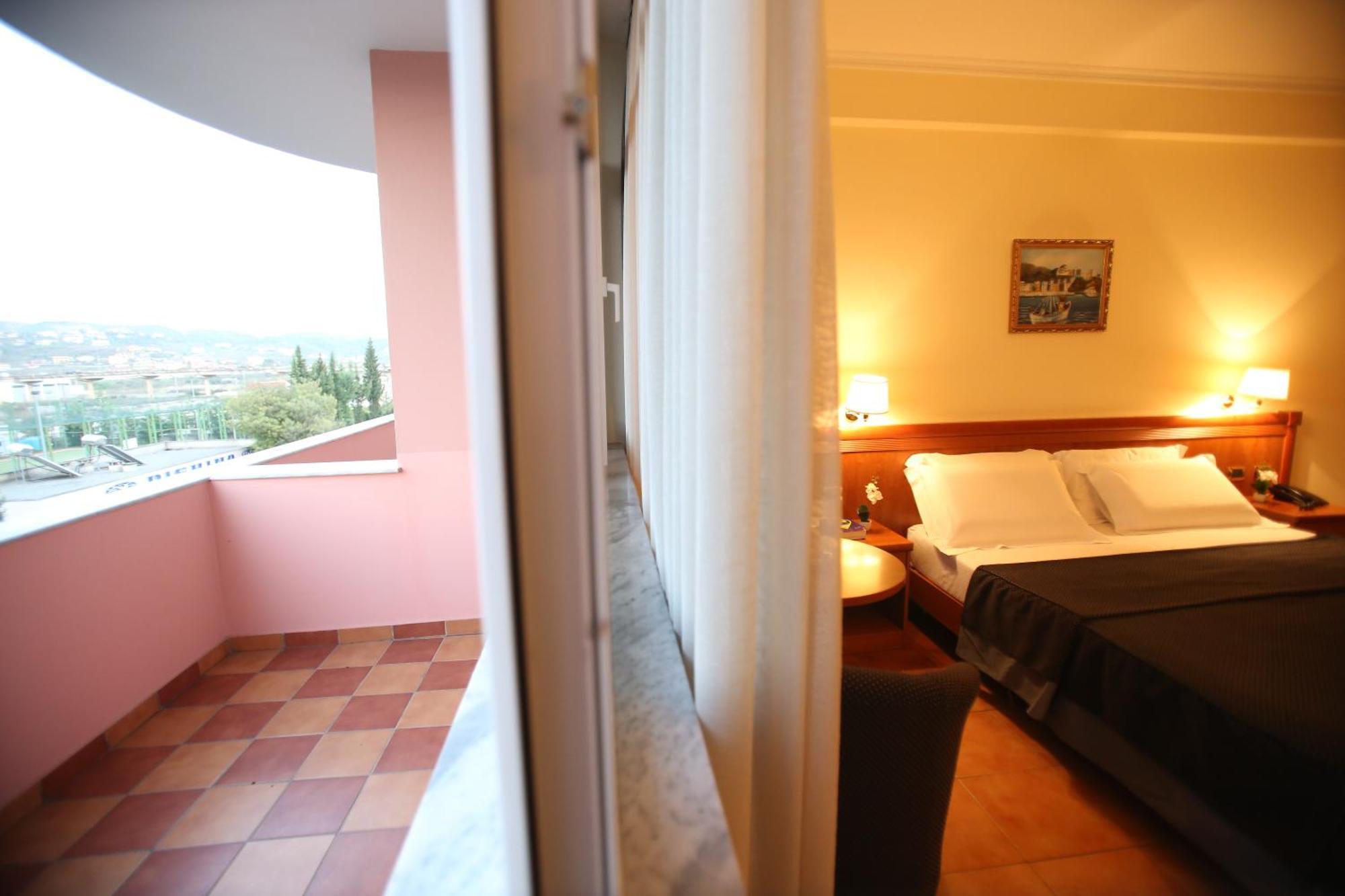 Hotel Continental Вора Екстер'єр фото