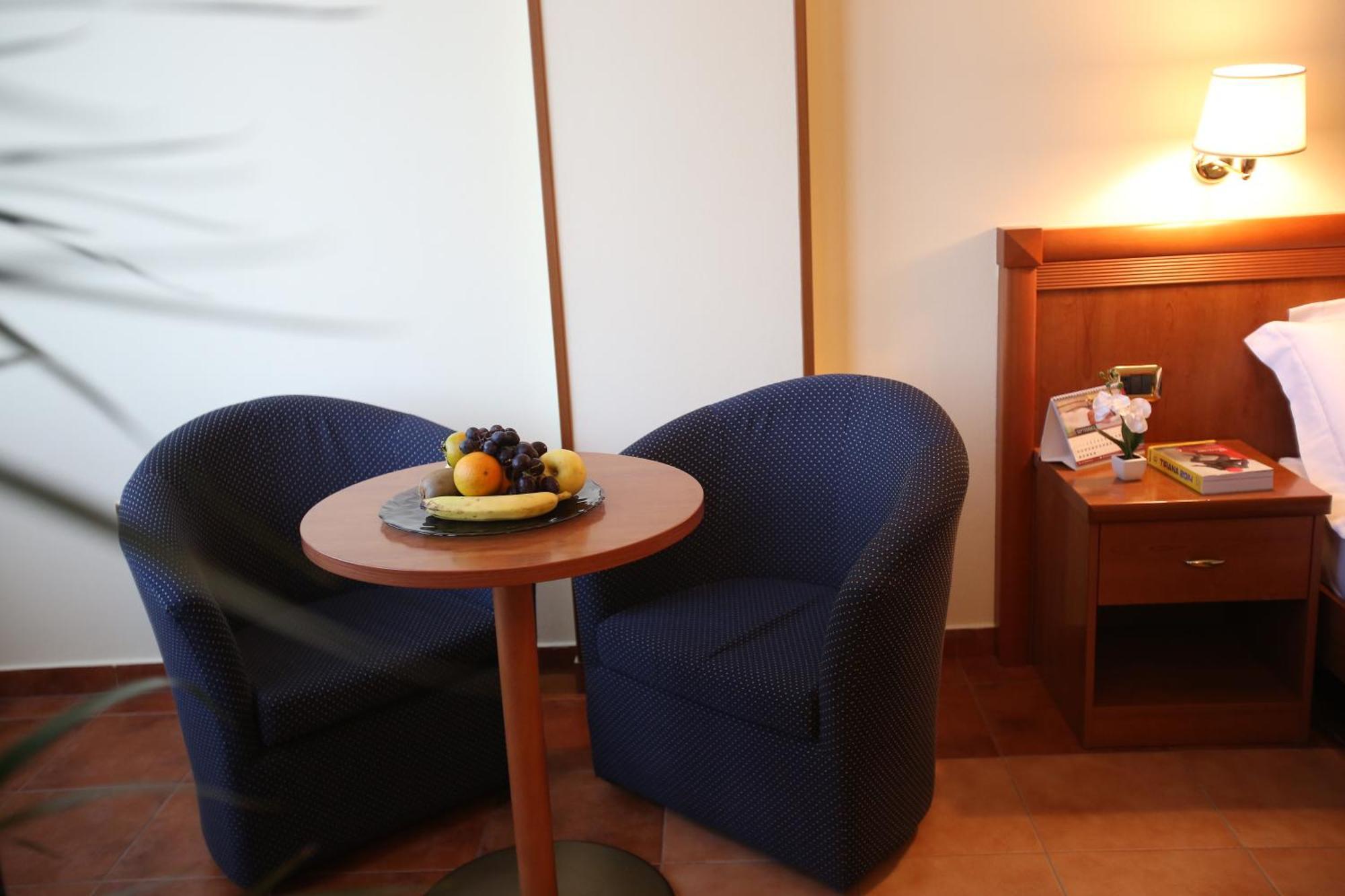 Hotel Continental Вора Номер фото