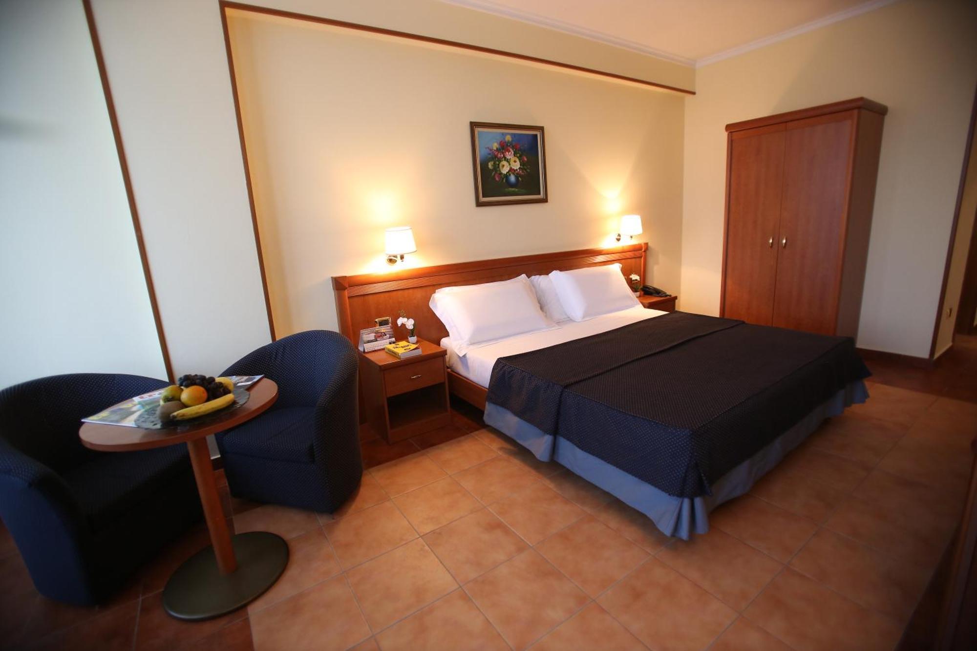 Hotel Continental Вора Номер фото
