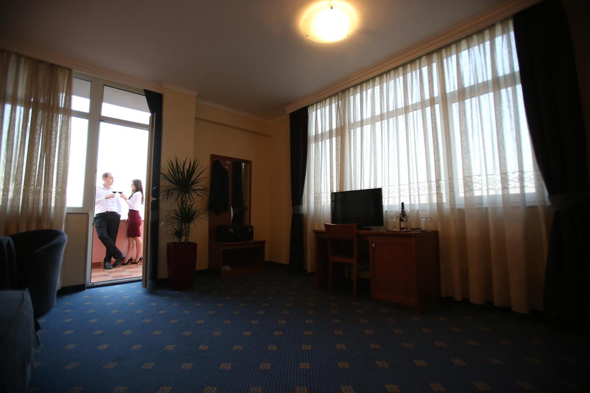 Hotel Continental Вора Номер фото