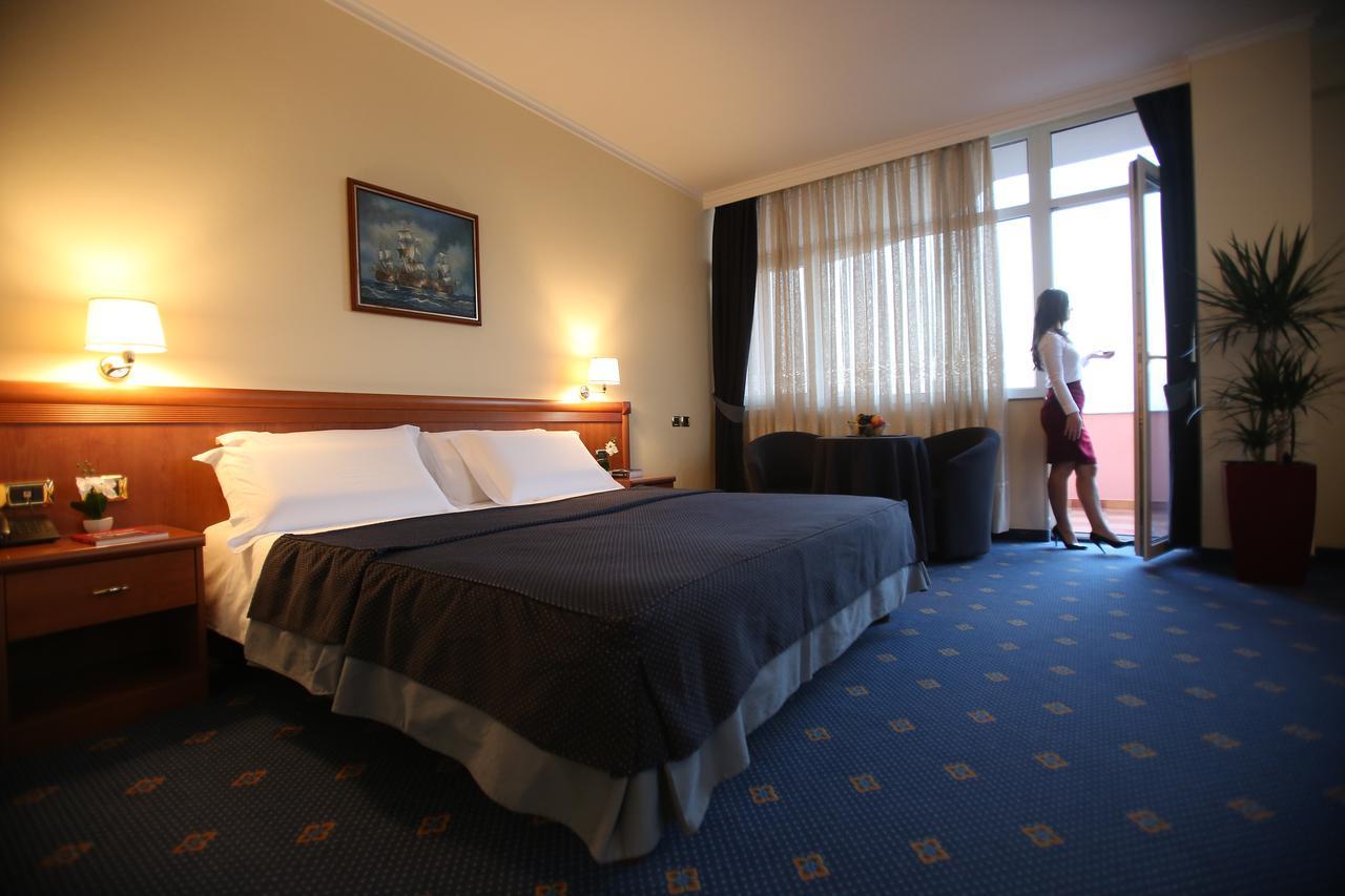 Hotel Continental Вора Екстер'єр фото