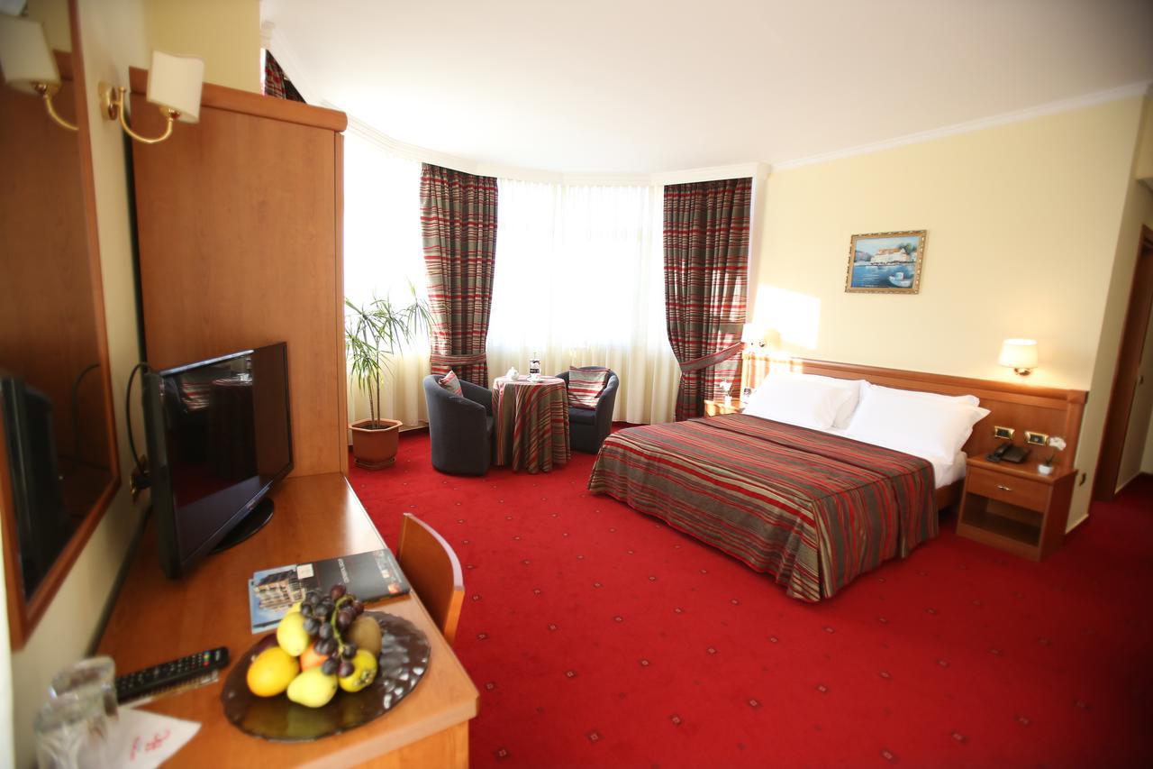 Hotel Continental Вора Екстер'єр фото