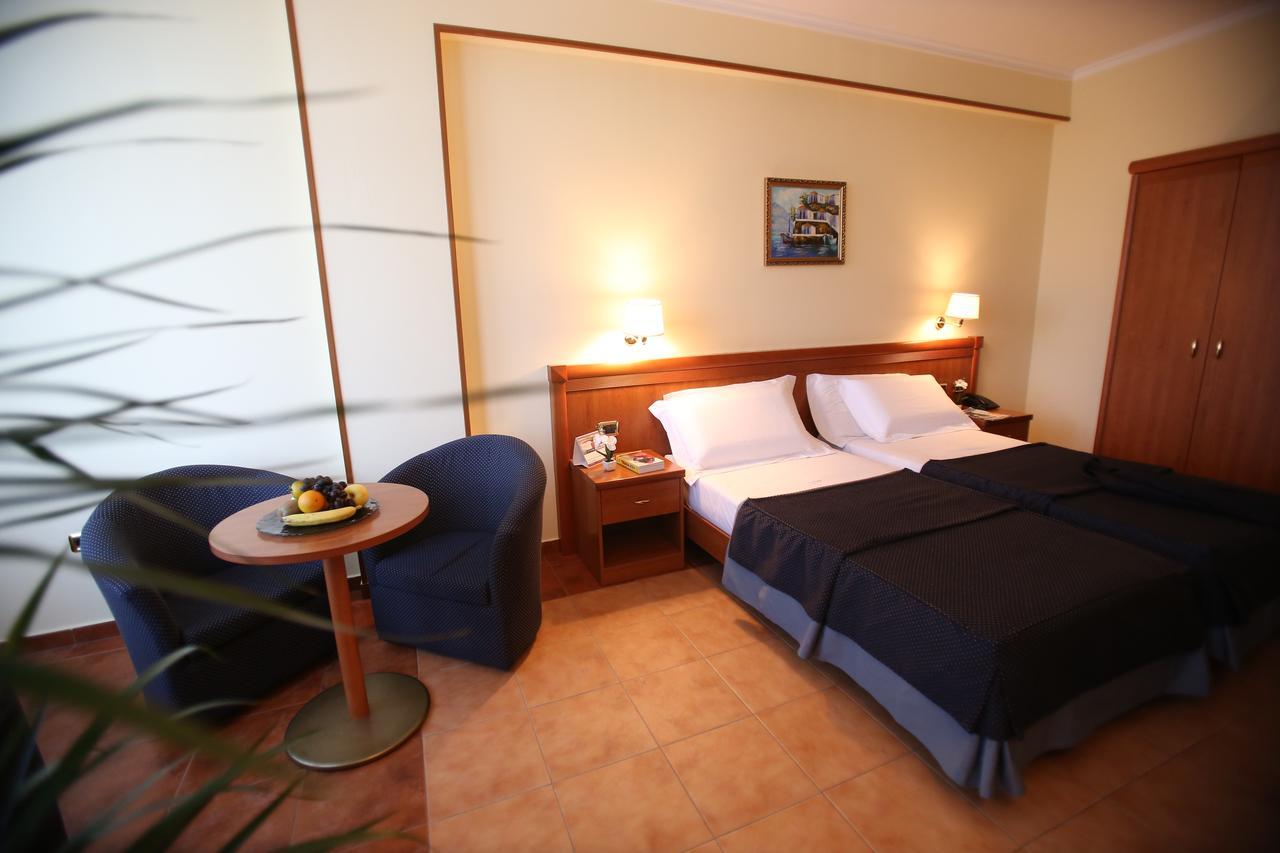 Hotel Continental Вора Екстер'єр фото