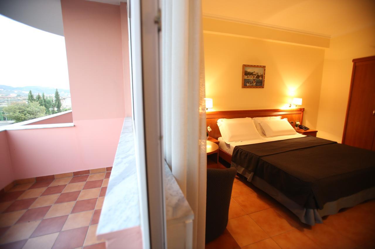 Hotel Continental Вора Екстер'єр фото