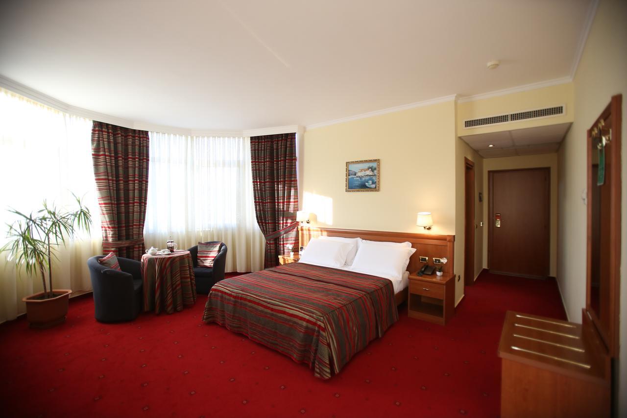 Hotel Continental Вора Екстер'єр фото