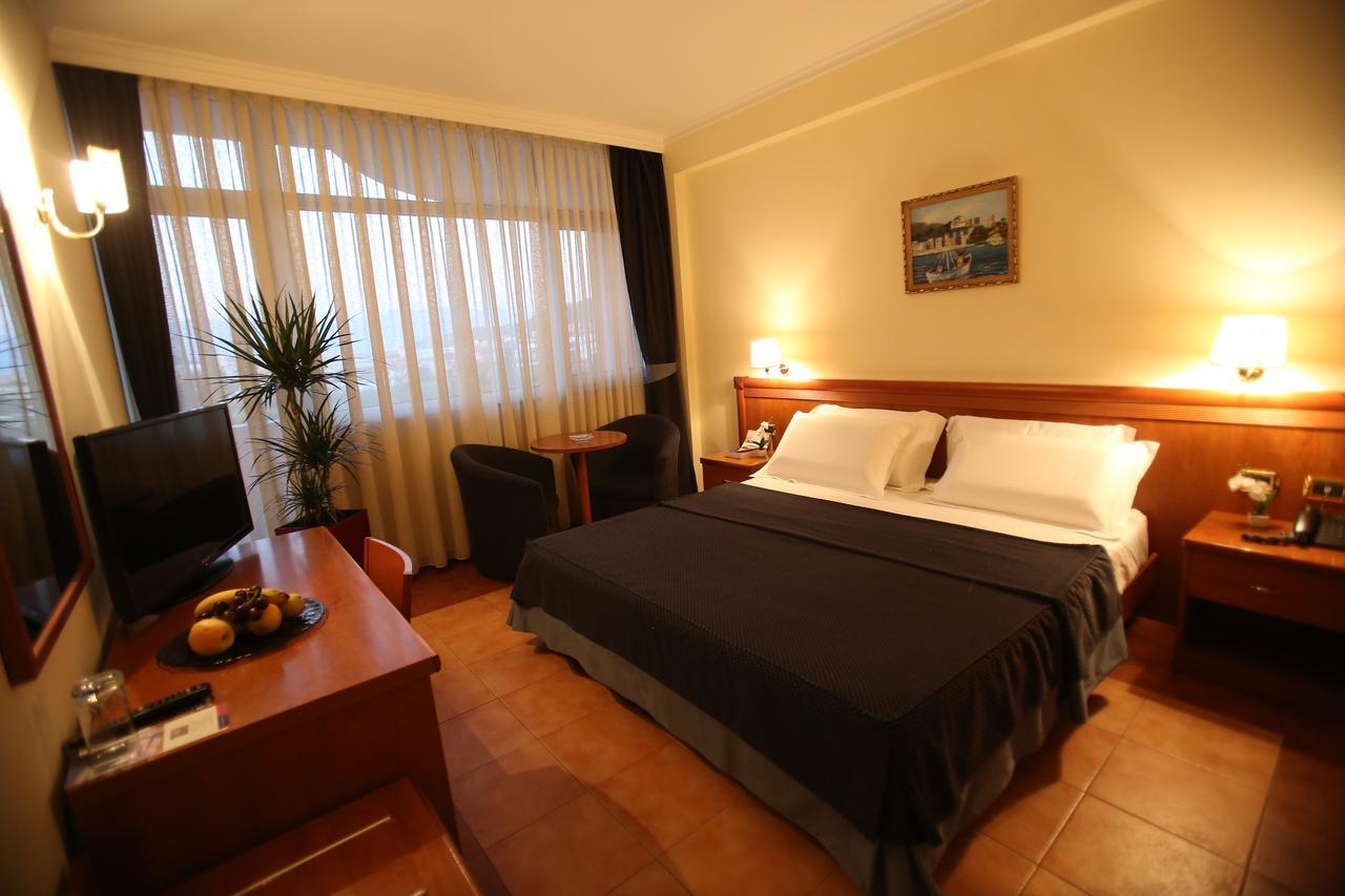 Hotel Continental Вора Екстер'єр фото