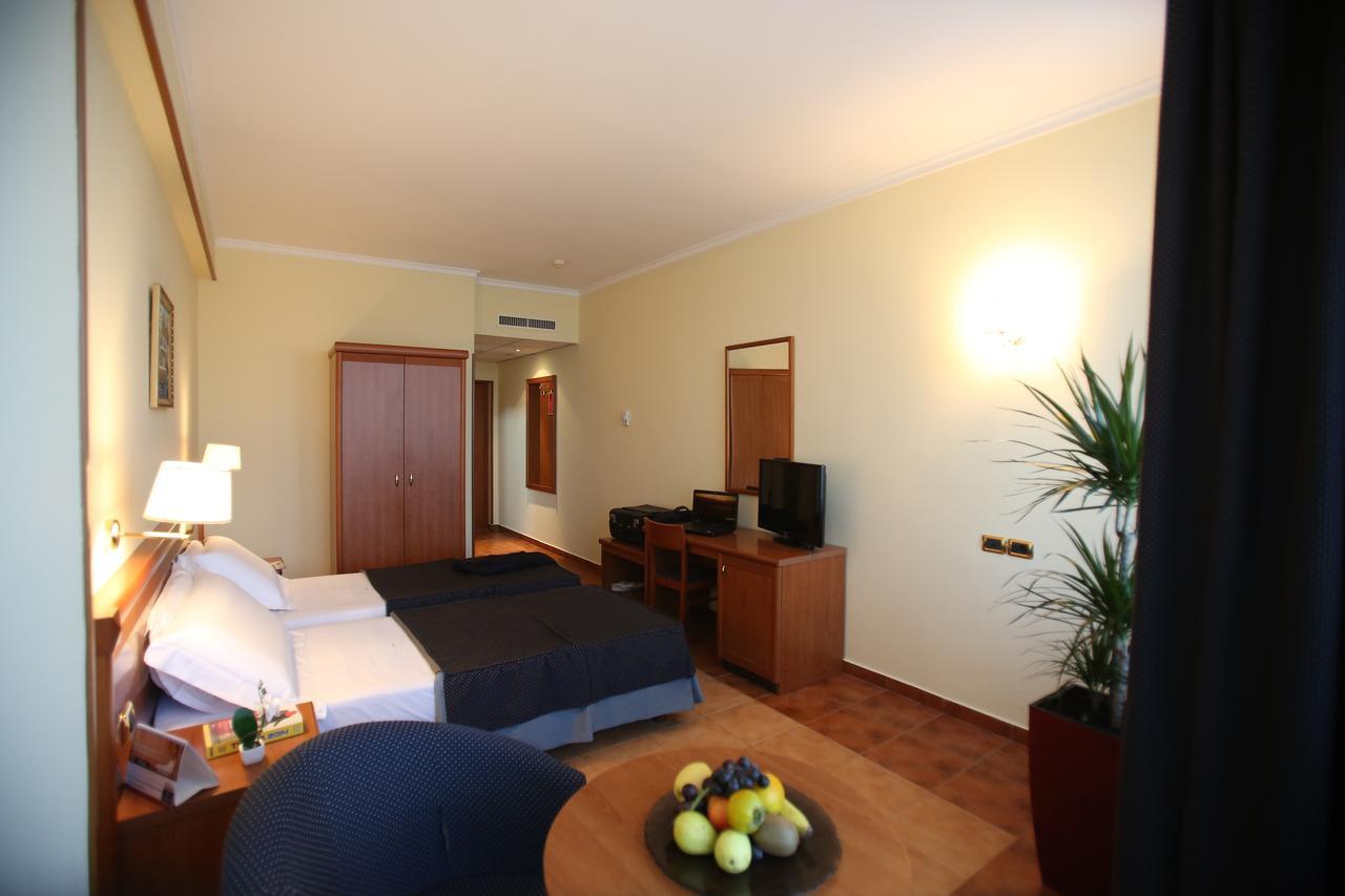 Hotel Continental Вора Екстер'єр фото