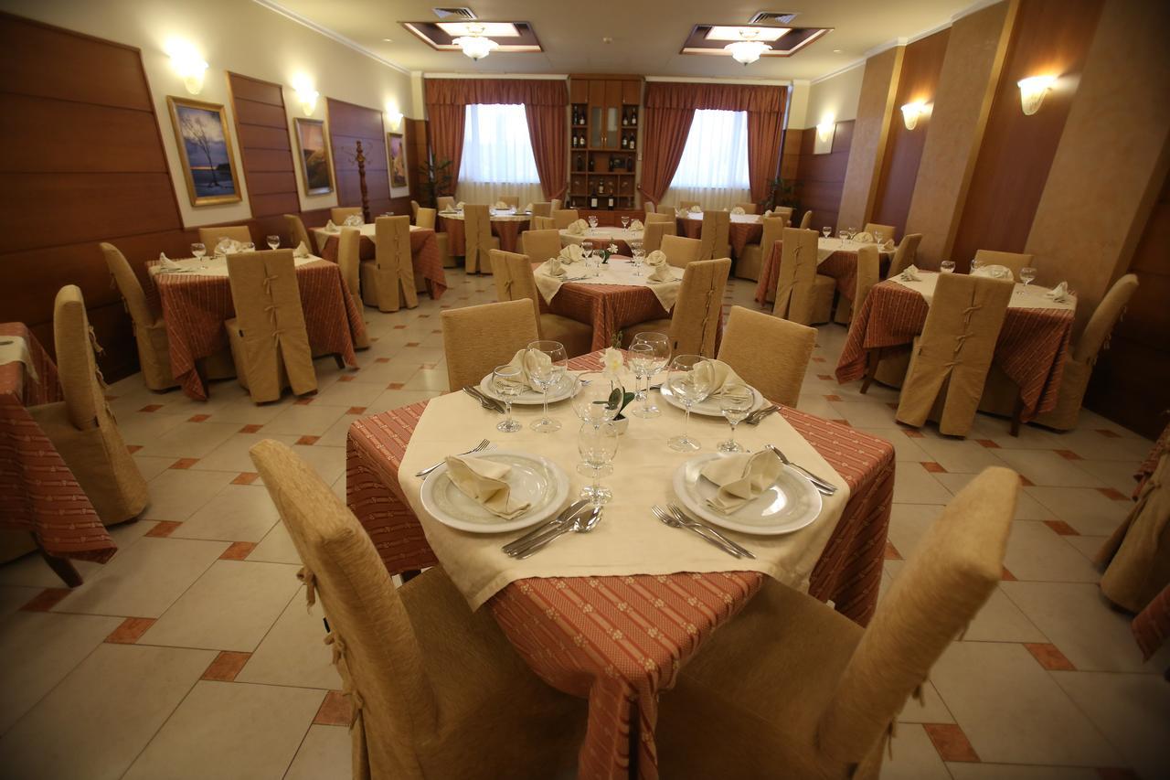Hotel Continental Вора Екстер'єр фото