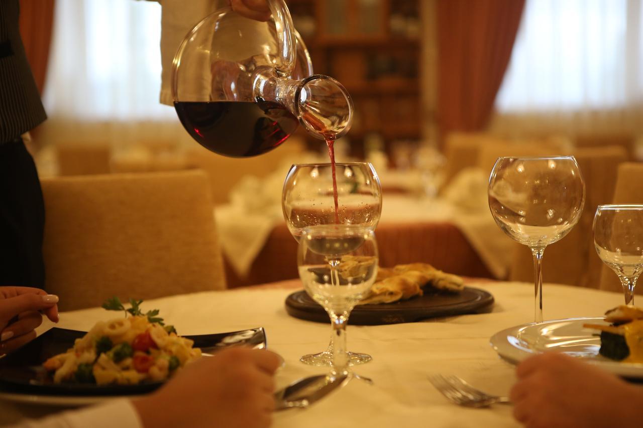 Hotel Continental Вора Екстер'єр фото