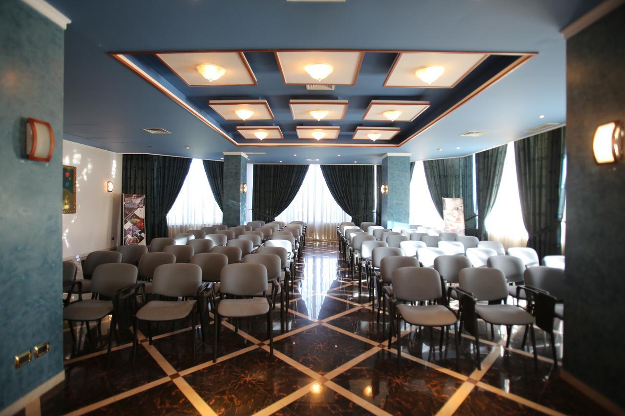 Hotel Continental Вора Екстер'єр фото
