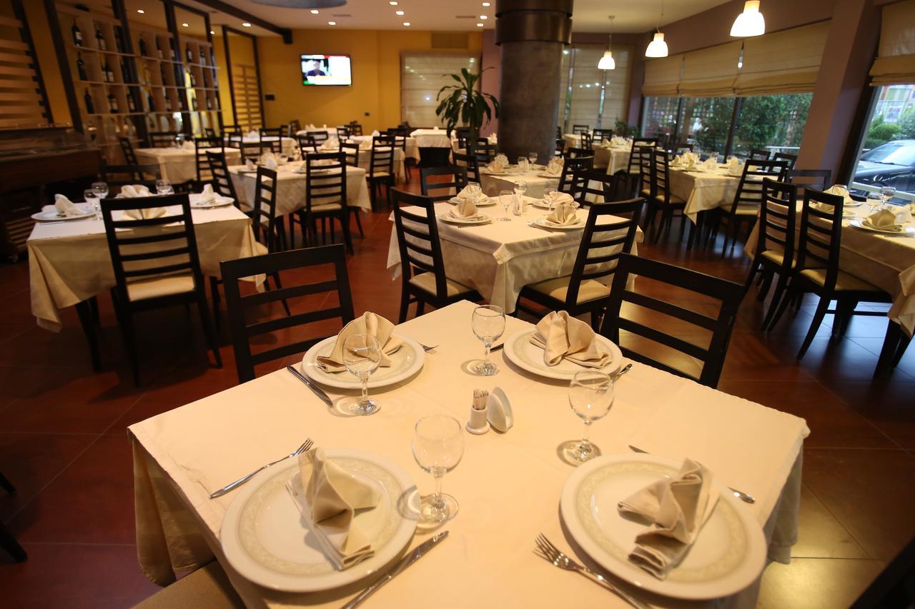 Hotel Continental Вора Екстер'єр фото